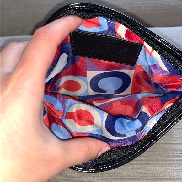 Coach Resort Black Patent Op-Art Wristlet - Picture 4 of 6